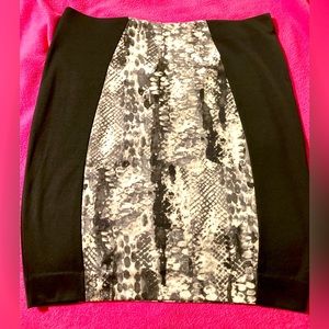 Skirt with snake print